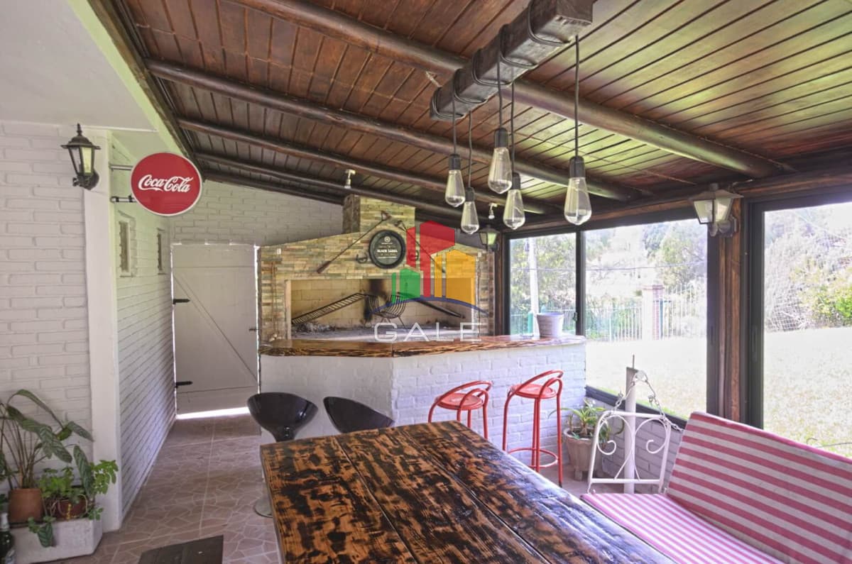 Casa en alquiler Punta del Este playa Mansa, 2 dormitorios y parrillero  -