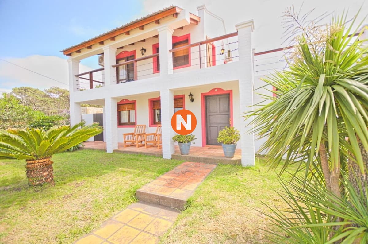 Casa en alquiler en Manantiales con piscina climatizada