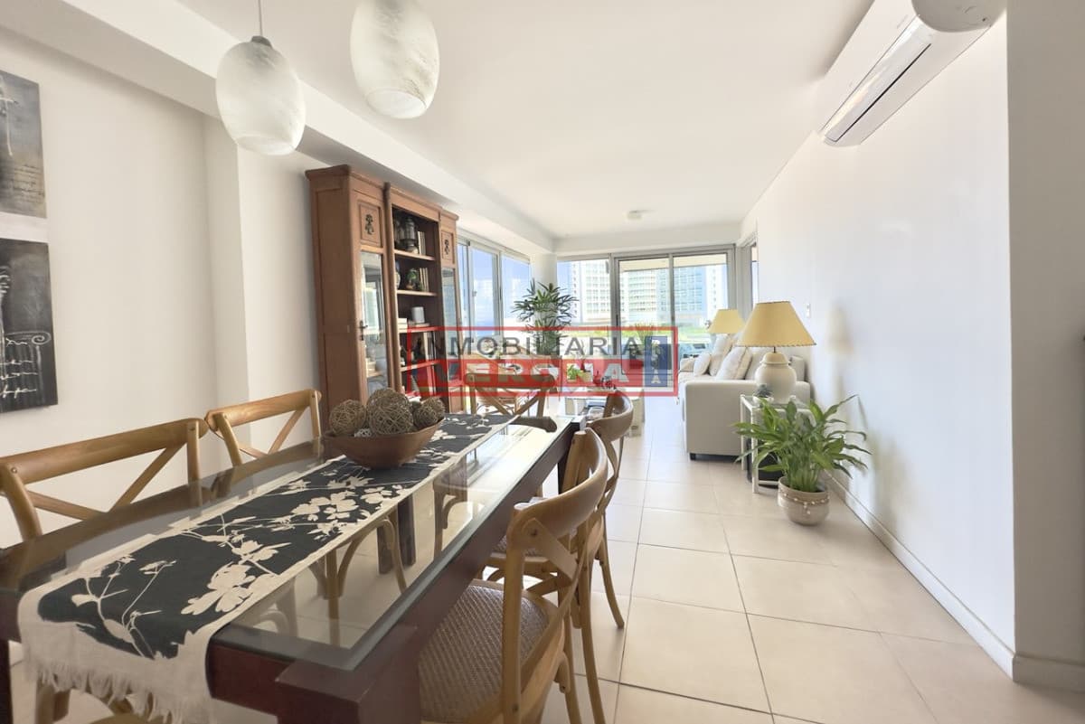 Apartamento en alquiler de temporada - Mansa - 2 Dormitorios y medio - Inmobiliaria Verona Punta