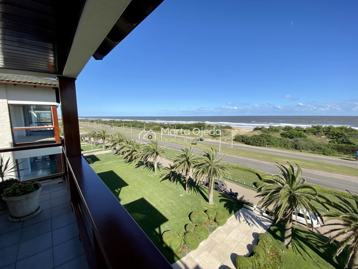 Espectacular Pent house en Playa Brava , magnífica vista al mar   -