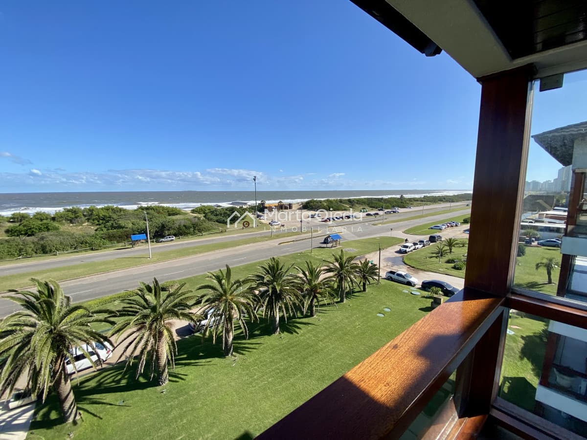 Espectacular Pent house en Playa Brava , magnífica vista al mar   -