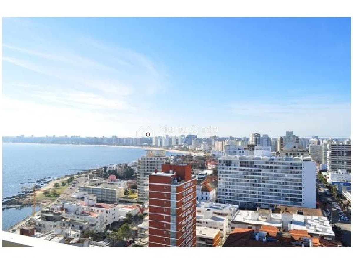 Apartamento ID.38241 - PRECIO ACTUALIZADO Apartamento con magnífica vista desde todos los ambientes al puerto , la Isla de Gorriti y la ciudad de Puntadeleste