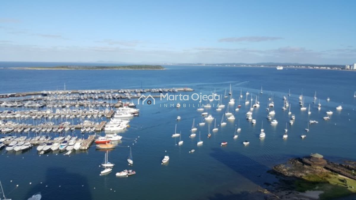 Apartamento ID.38241 - PRECIO ACTUALIZADO Apartamento con magnífica vista desde todos los ambientes al puerto , la Isla de Gorriti y la ciudad de Puntadeleste