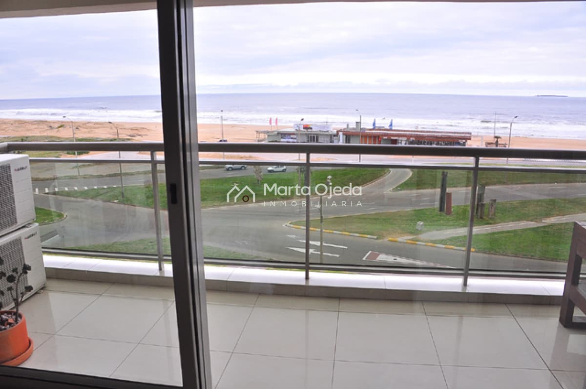 Apartamento ID.36180 - PRECIO ACTUALIZADO .Magnífica torre con todos los servicios , muy bien ubicada frente a Brava y a pasos de la Península