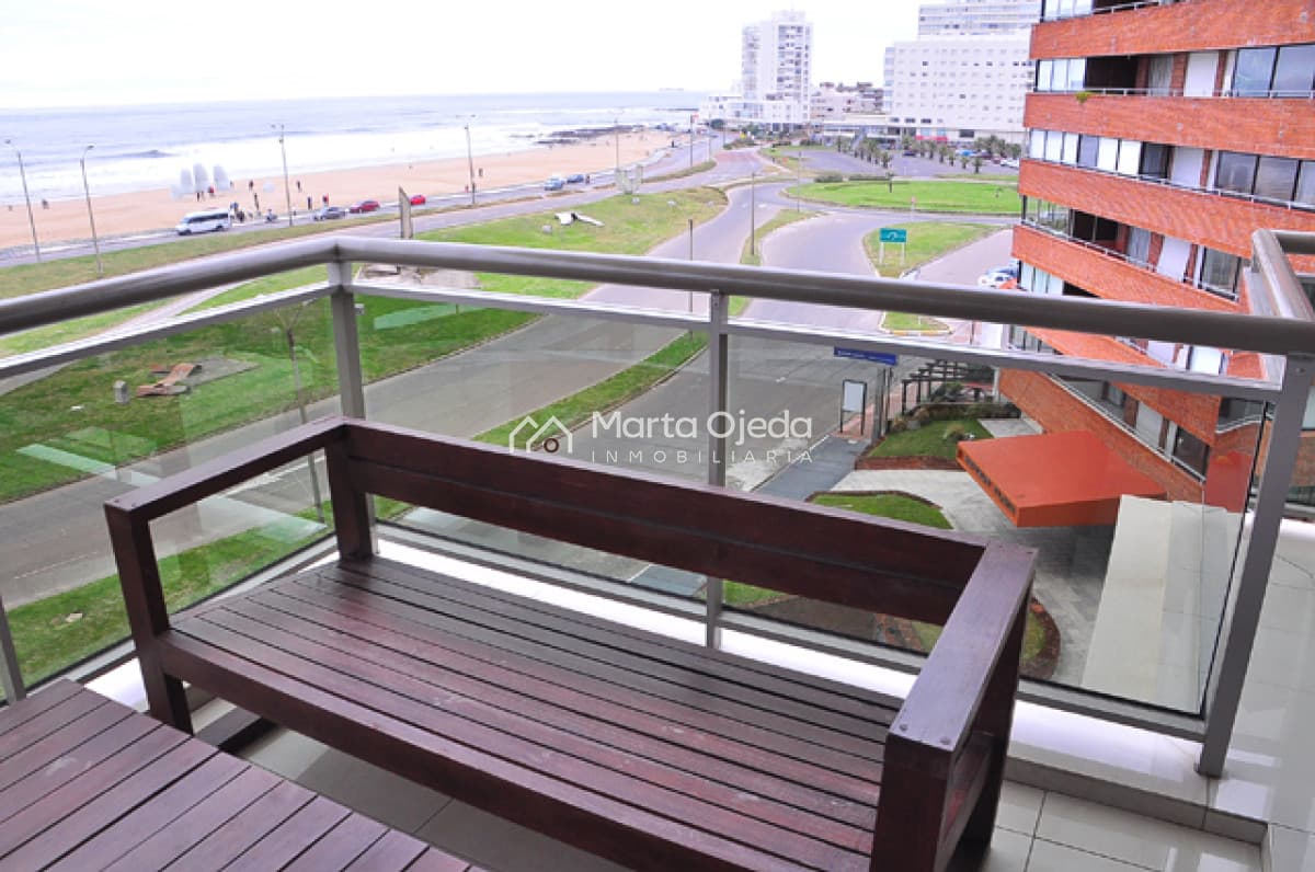 Apartamento ID.36180 - PRECIO ACTUALIZADO .Magnífica torre con todos los servicios , muy bien ubicada frente a Brava y a pasos de la Península