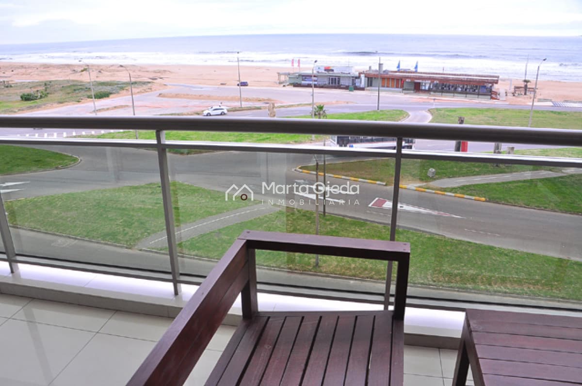 Apartamento ID.36180 - PRECIO ACTUALIZADO .Magnífica torre con todos los servicios , muy bien ubicada frente a Brava y a pasos de la Península