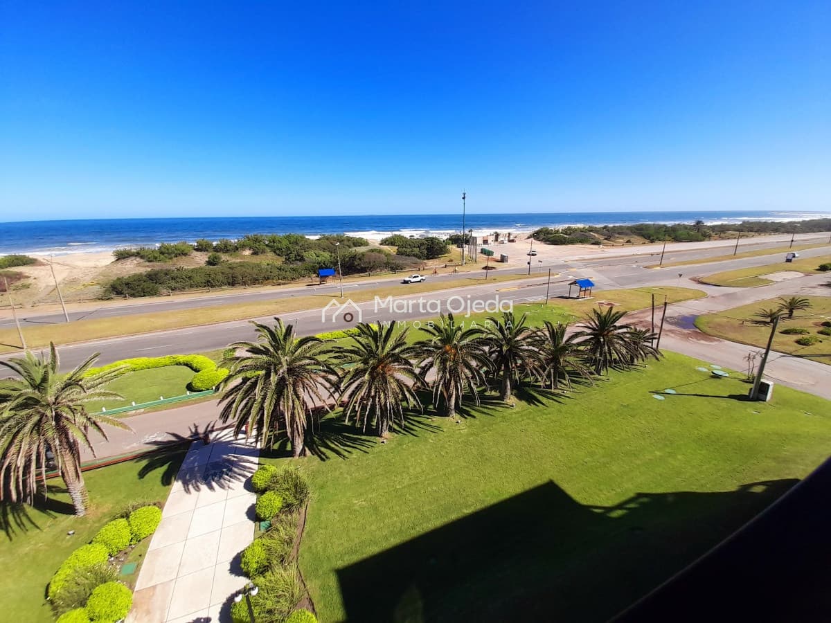 Espectacular Pent house en Playa Brava , magnífica vista al mar   -