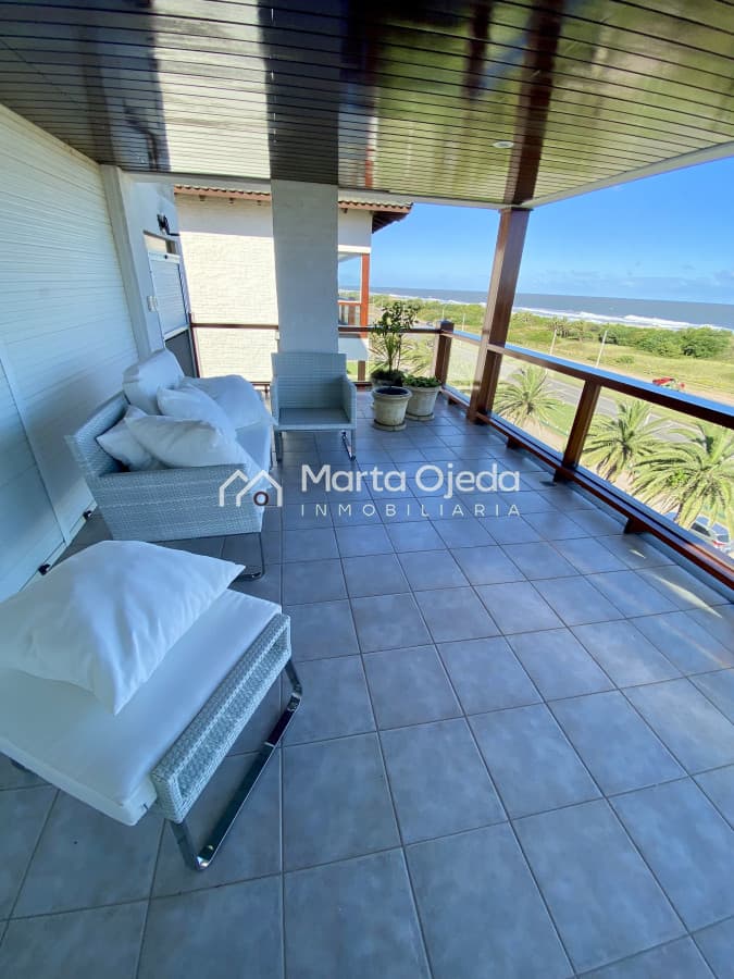 Espectacular Pent house en Playa Brava , magnífica vista al mar   -
