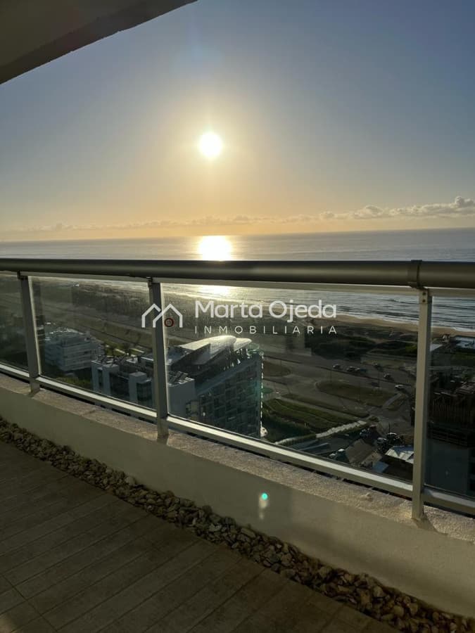 Playa Brava .Apartamento a pocos metros del mar   -