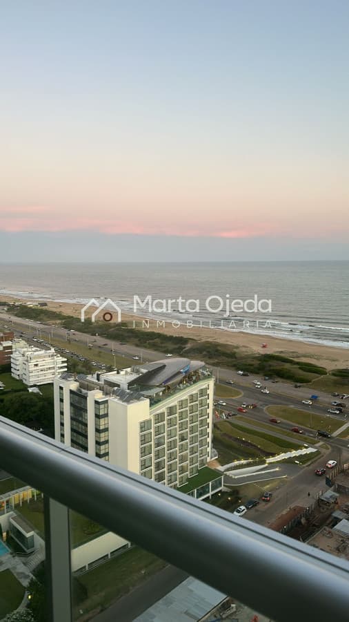 Playa Brava .Apartamento a pocos metros del mar   -