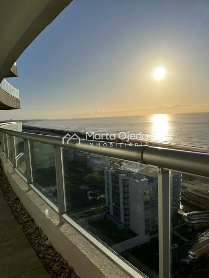 Playa Brava .Apartamento a pocos metros del mar   -
