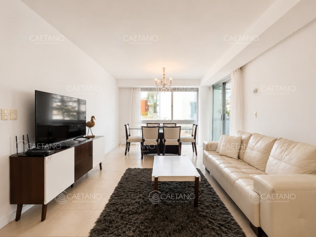 Venta apartamento tres dormitorios, Playa mansa. Punta del Este.
