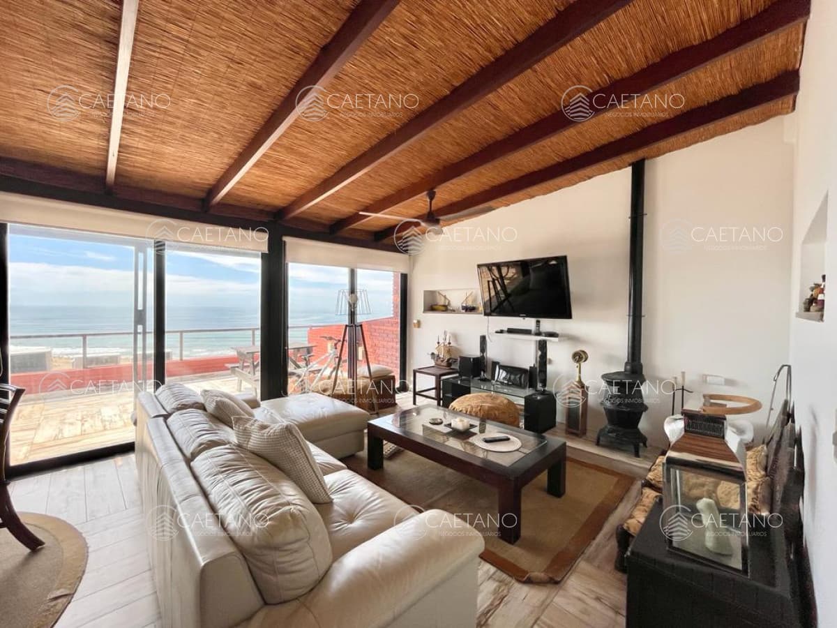 PENTHOUSE 2 DORMITORIOS + TERRAZA EXCLUSIVAS VISTAS A PLAYA BRAVA PUNTA DEL ESTE VENTA