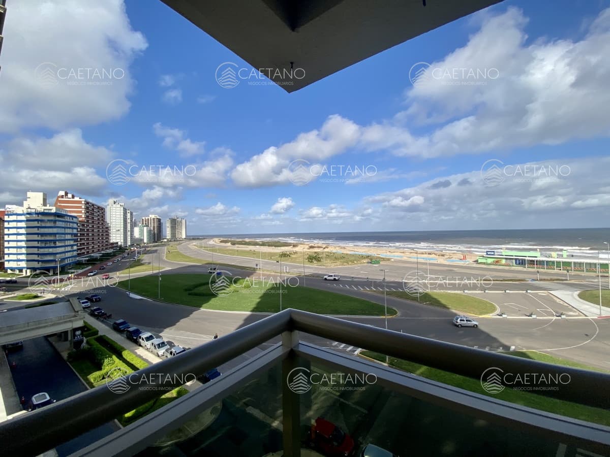 Venta apartamento Imperiale, 3 dormitorios esquinero Punta del Este