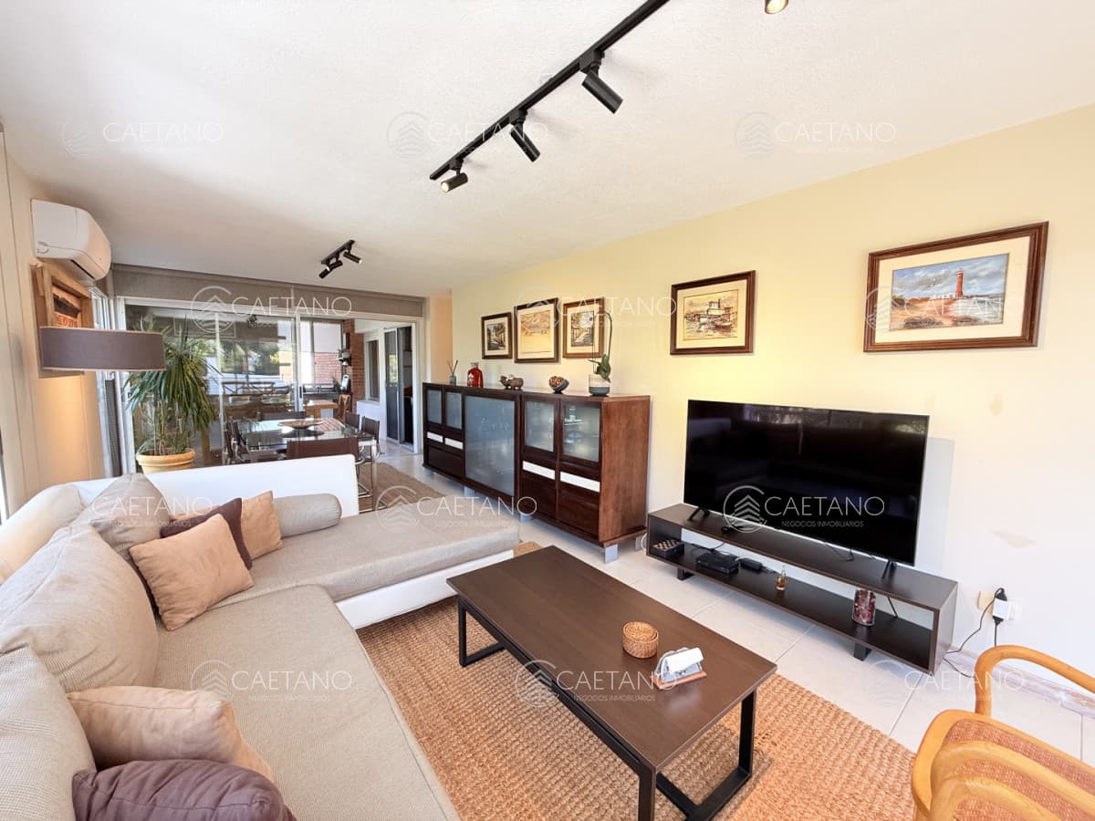 venta apartamento 3 dormitorios. Playa mansa, Punta del Este.