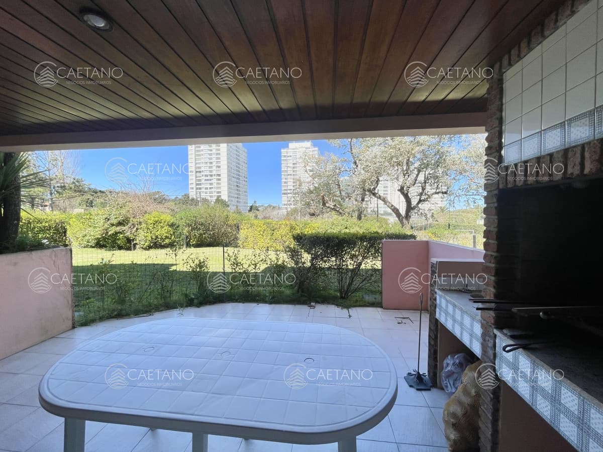 Venta Oportunidad Departamento - 3 dormitorios - Playa Mansa - Punta Del Este