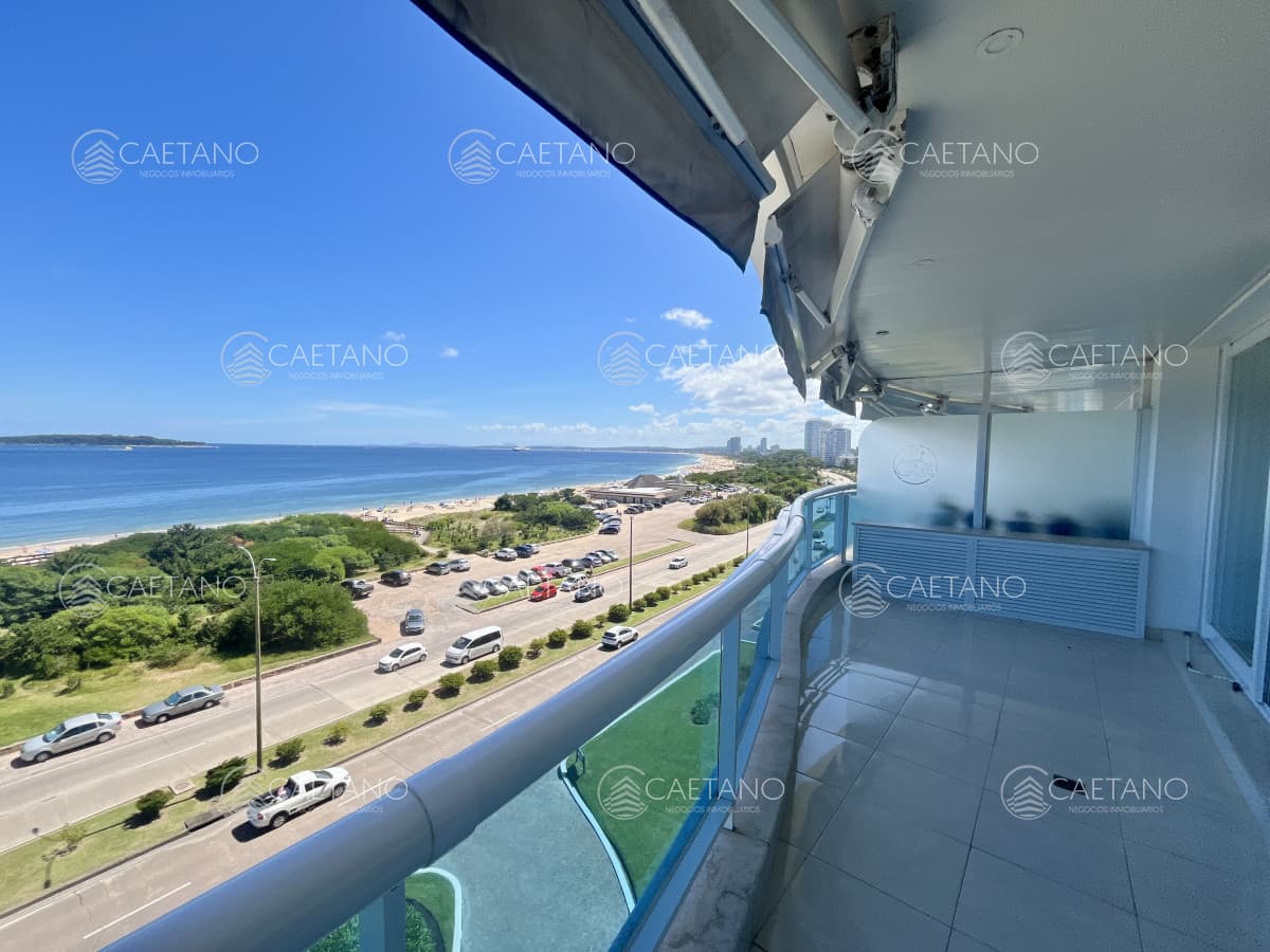 Venta apartamento 2 dormitorios. Playa mansa, Punta del Este.