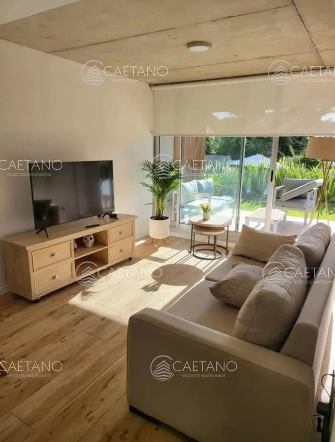 Venta apartamento 2 dormitorios. Playa Mansa, Punta del Este.