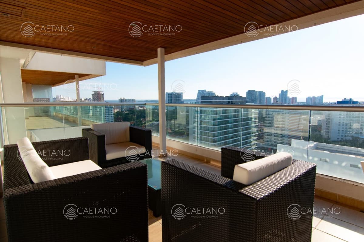 Apartamento en alquiler temporal de 2 dormitorios y medio en Playa brava