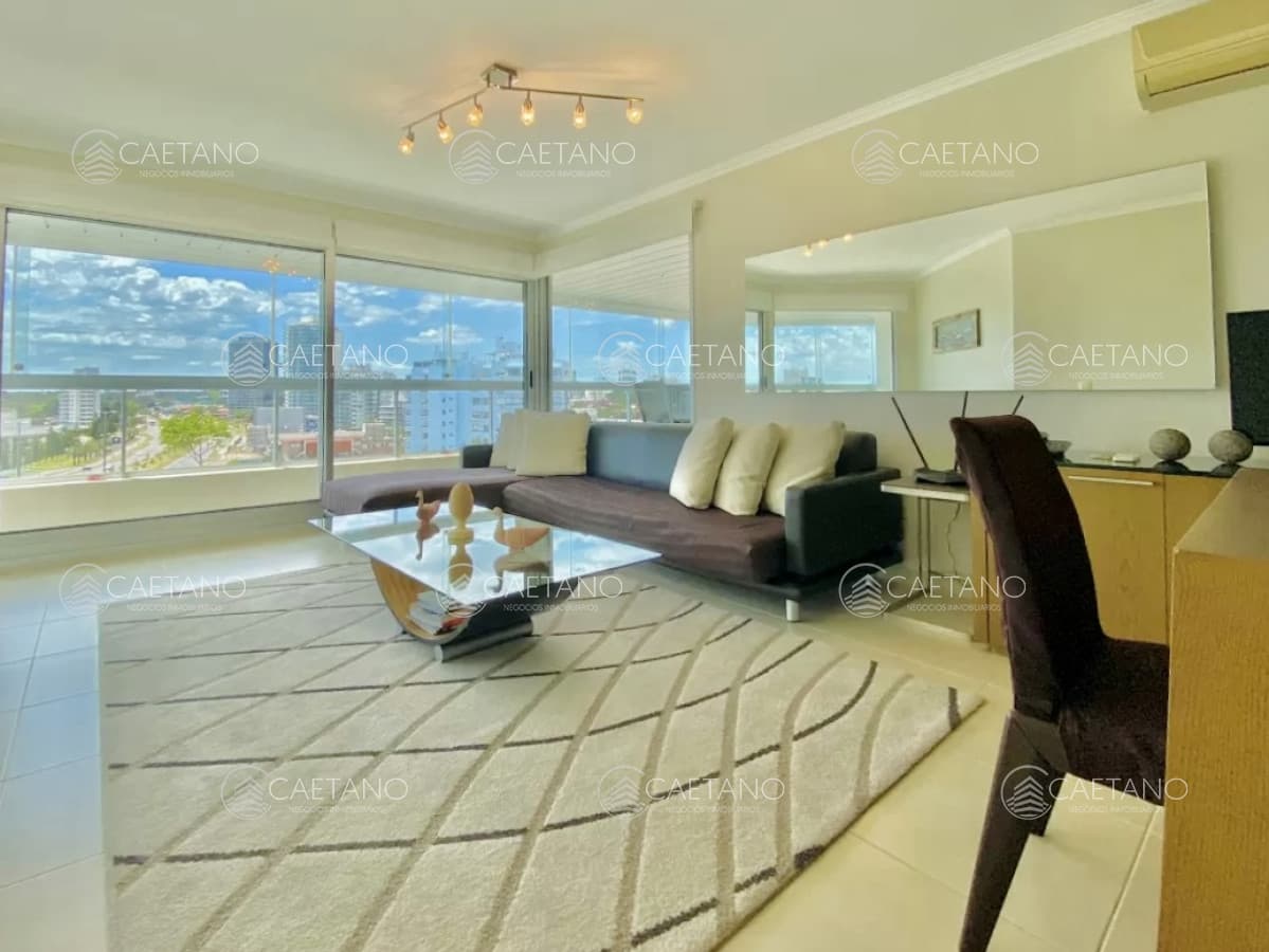 Apartamento en Venta de tres dormitorios, Punta del Este