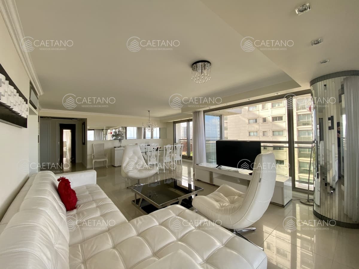 Venta apartamento Imperiale, 3 dormitorios esquinero Punta del Este
