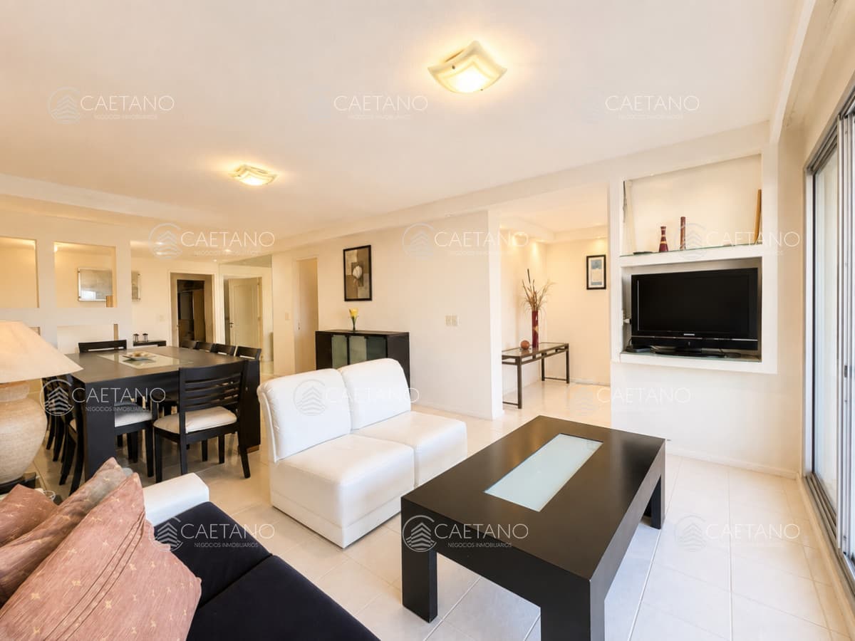 Venta apartamento 3 dormitorios mas servicio, Playa Mansa - Punta del Este