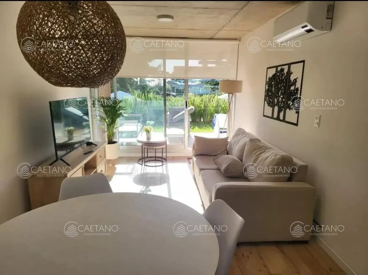 Venta apartamento 2 dormitorios. Playa Mansa, Punta del Este.