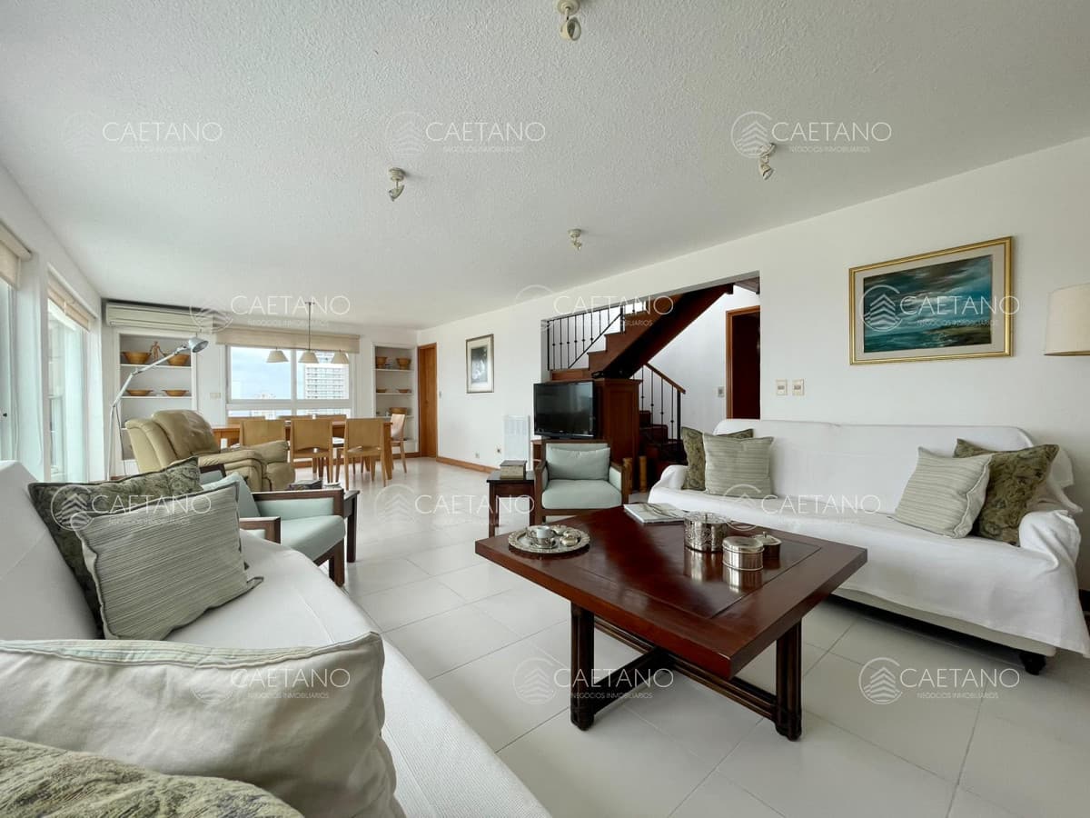 Excepcional penthouse en primera linea de la Brava!