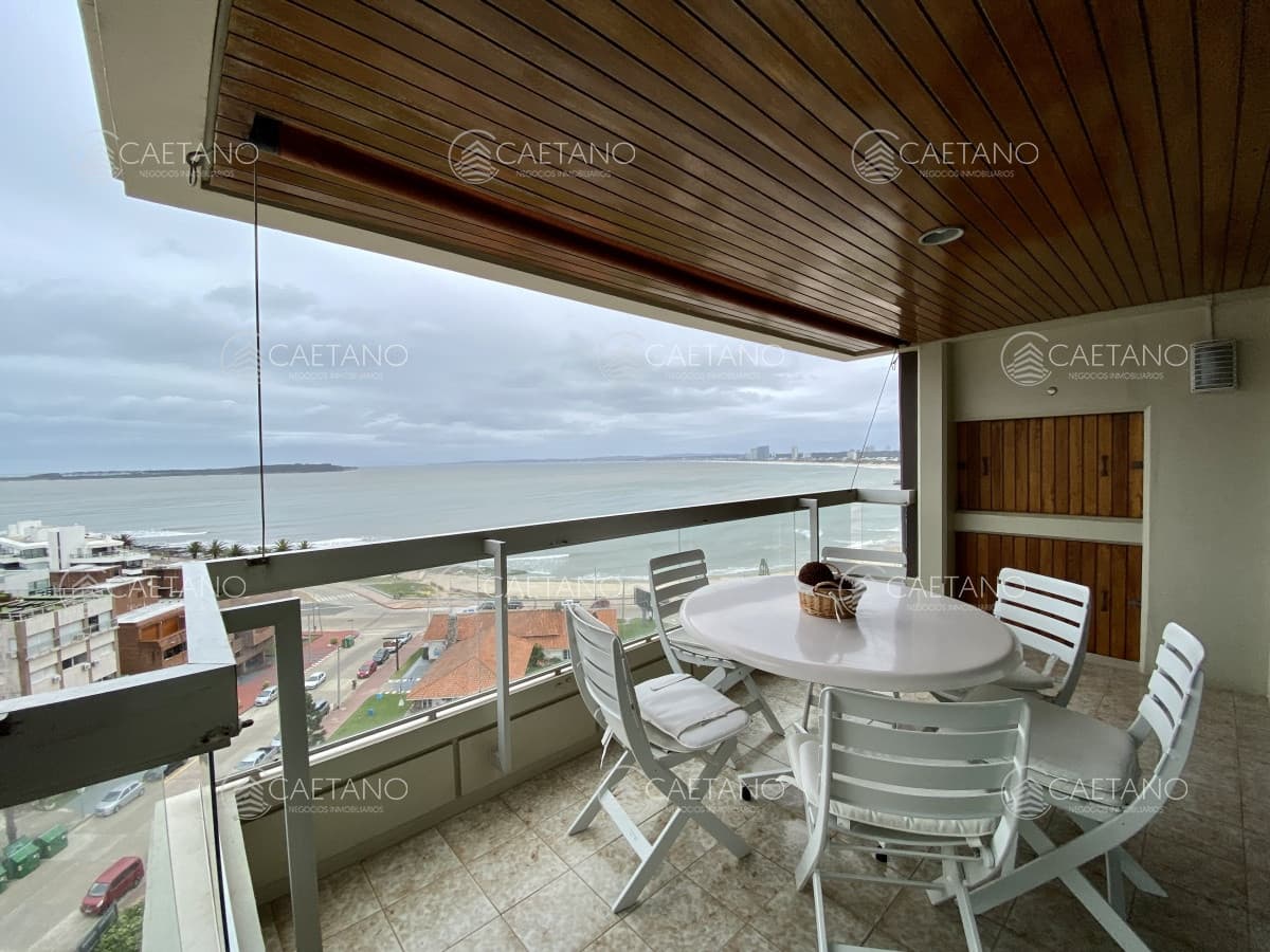 Venta apartamento 3 dormitorios. Playa mansa, Punta del Este.