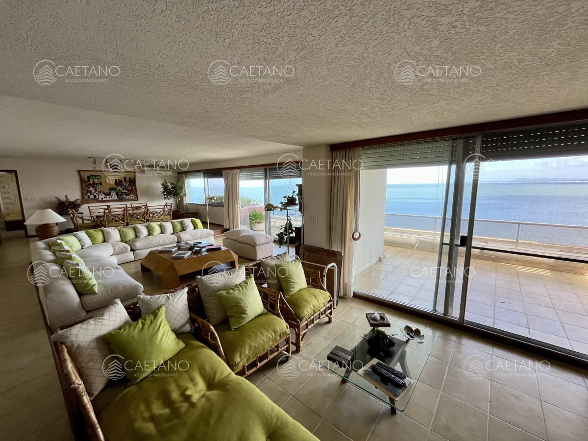 Apartamento en venta 3 dormitorios y dependencia en Punta Ballena