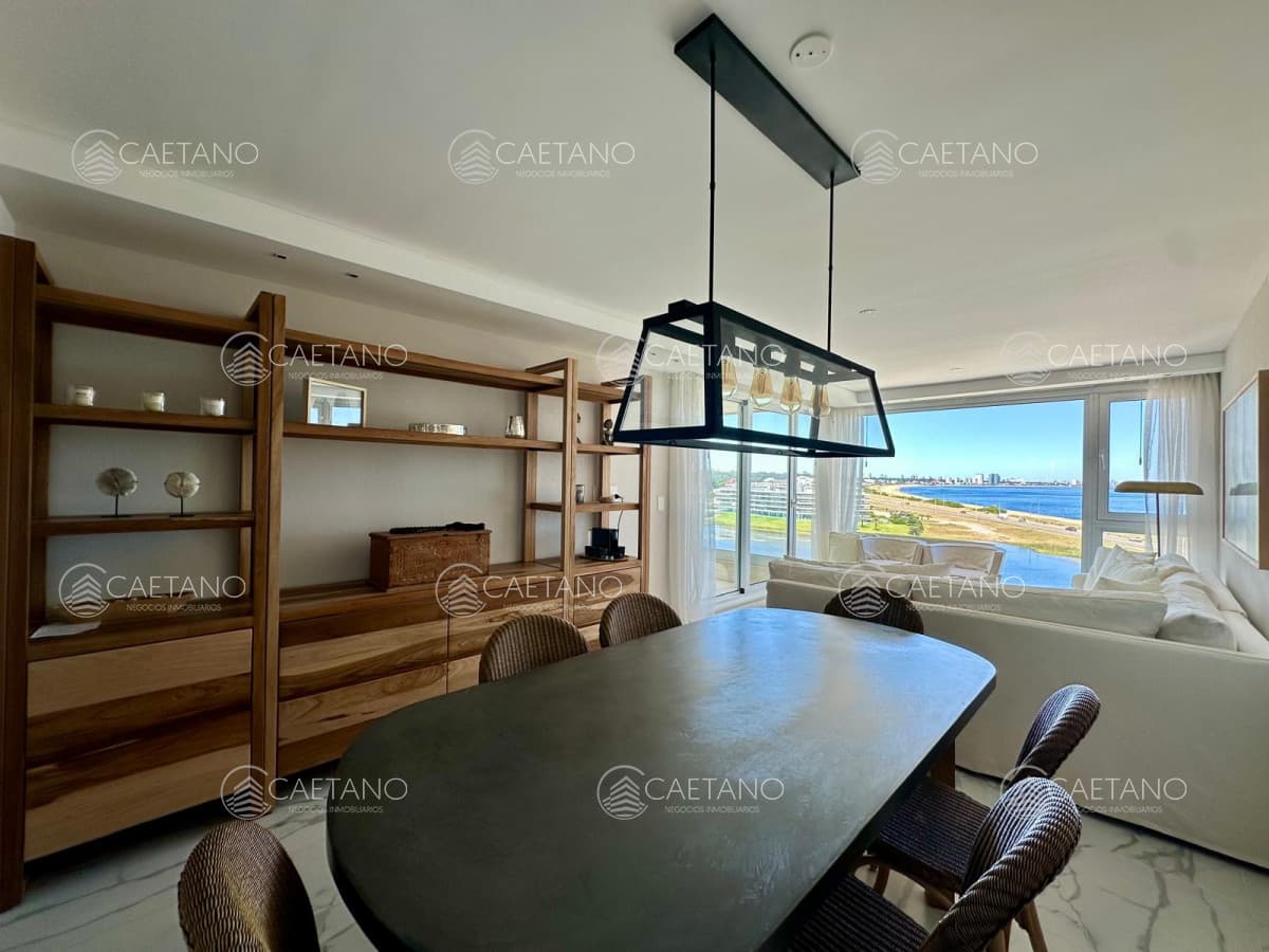 Venta apartamento 3 dormitorios. Playa mansa, Punta del Este.