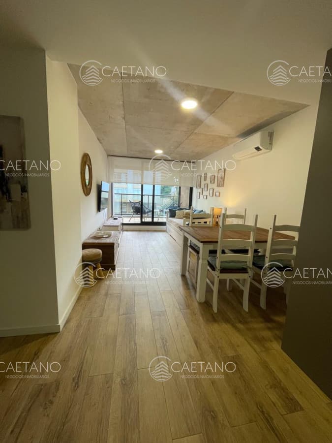 Venta apartamento 2 dormitorios. Playa mansa, Punta del Este.