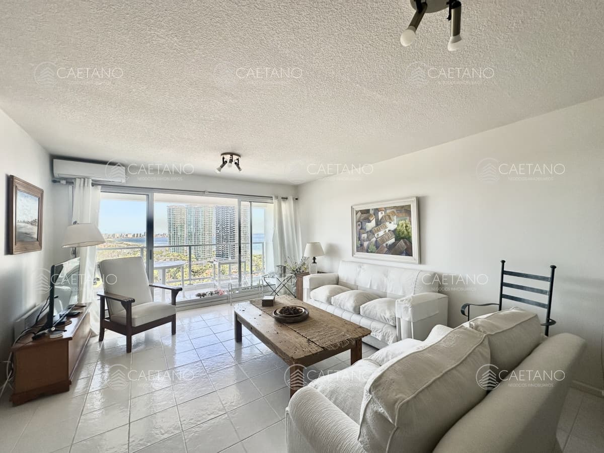 Venta apartamento 3 dormitorios. Playa mansa, Punta del Este.