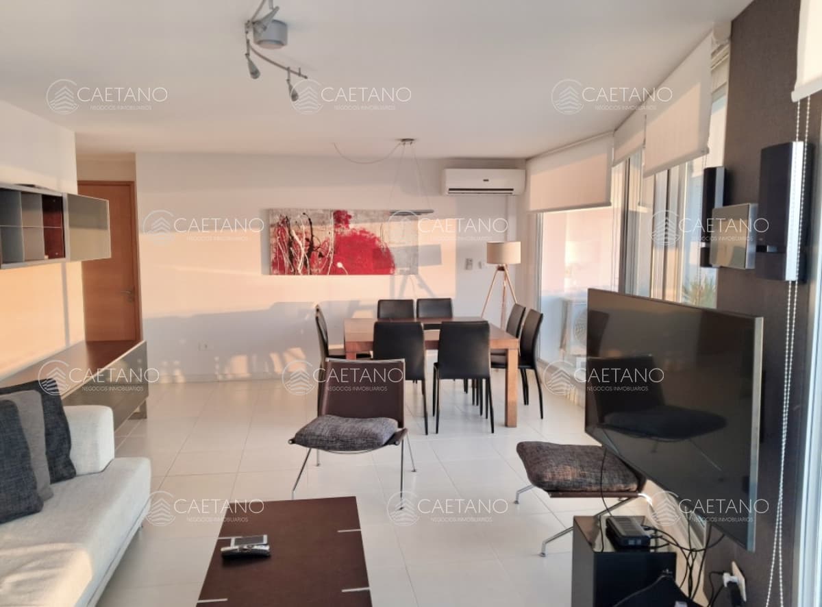 Venta apartamento en Punta del Este con espectacular vista al mar - Mansa. 3 dormitorios + dependencia de servicio