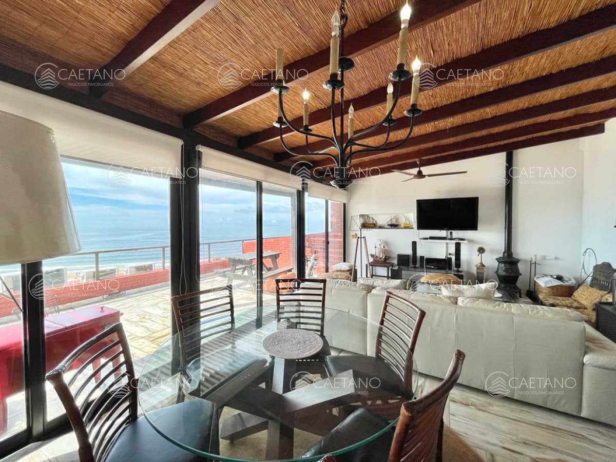PENTHOUSE 2 DORMITORIOS + TERRAZA EXCLUSIVAS VISTAS A PLAYA BRAVA PUNTA DEL ESTE VENTA