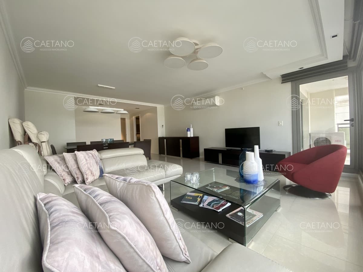 Venta apartamento 3 dormitorios torre Imperiale Punta del Este