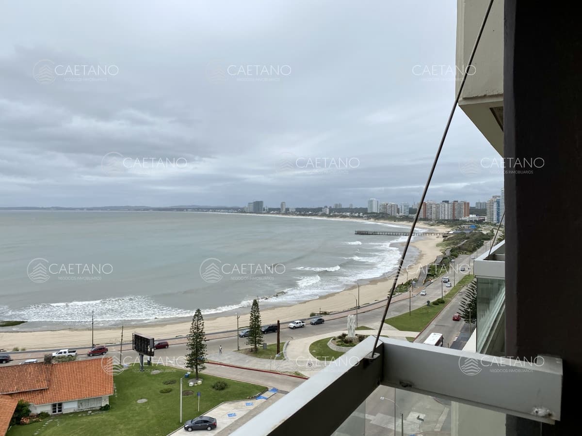 Venta apartamento 3 dormitorios. Playa mansa, Punta del Este.