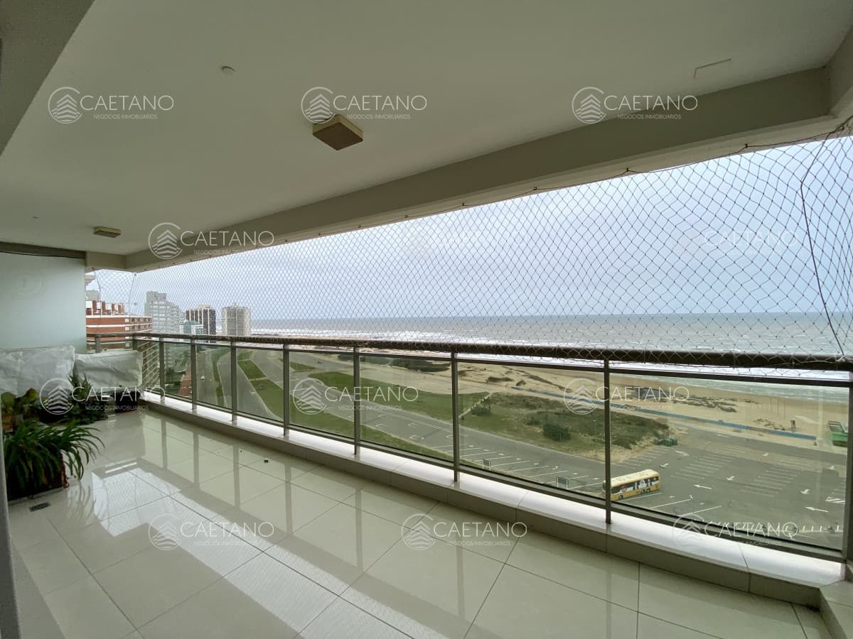 Venta apartamento Imperiale I tres dormitorios Punta del Este.