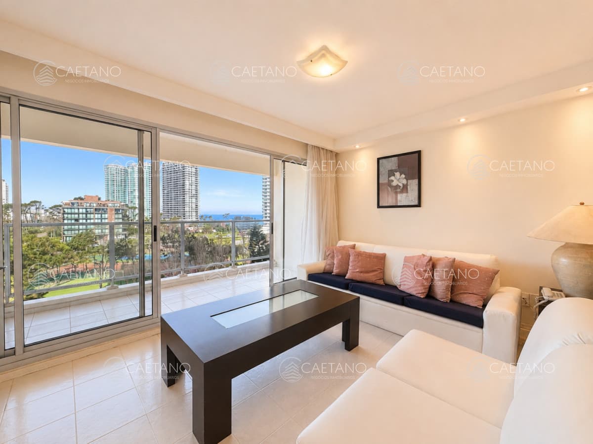 Venta apartamento 3 dormitorios mas servicio, Playa Mansa - Punta del Este