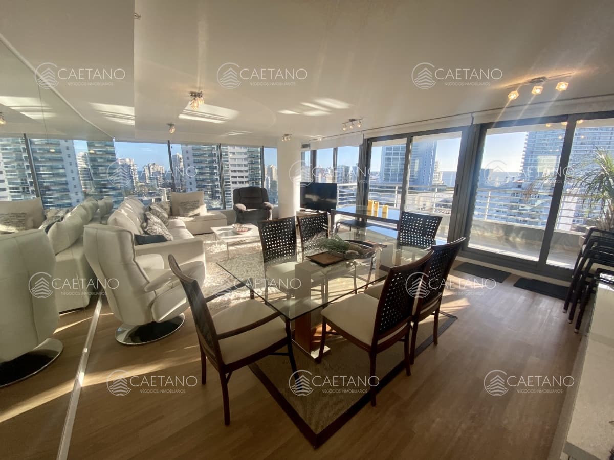 Venta apartamento 3 dormitorios. Playa mansa, Punta del Este