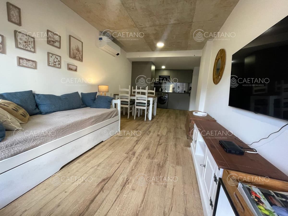 Venta apartamento 2 dormitorios. Playa mansa, Punta del Este.