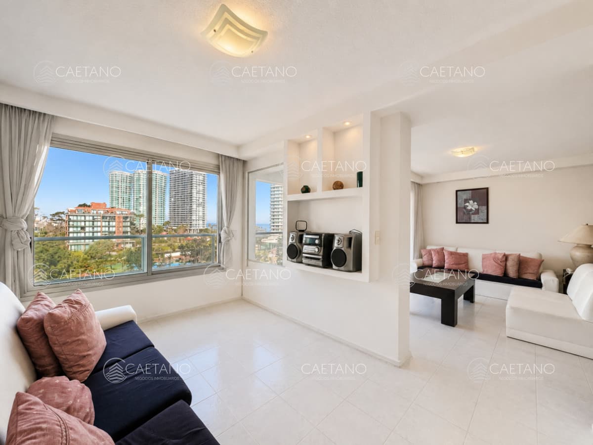 Venta apartamento 3 dormitorios mas servicio, Playa Mansa - Punta del Este