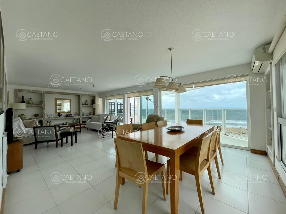 Excepcional penthouse en primera linea de la Brava!
