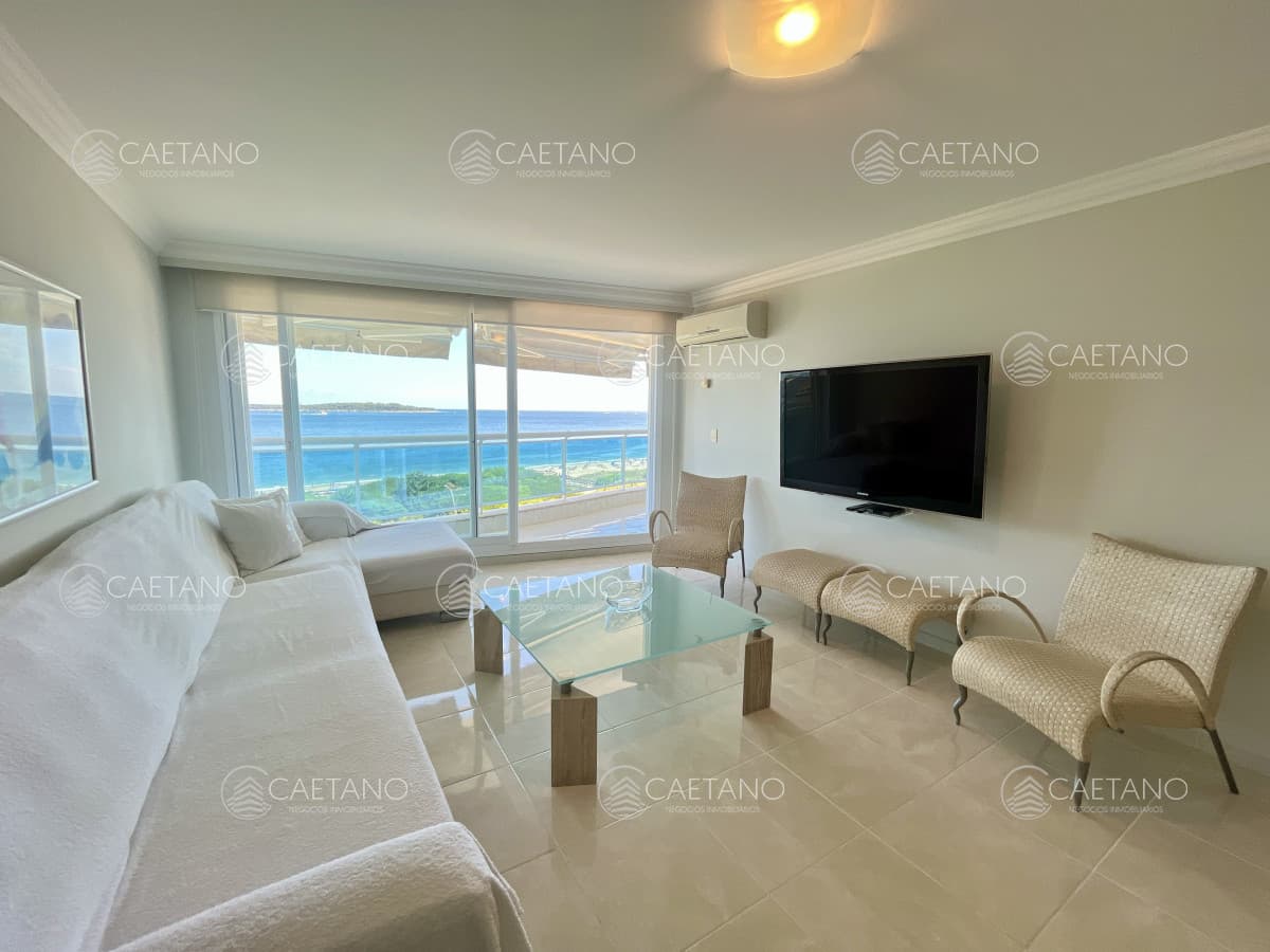 Venta apartamento 2 dormitorios. Playa mansa, Punta del Este.