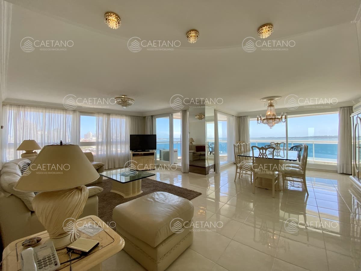 Venta apartamento 3 dormitorios. Playa mansa, Punta del Este