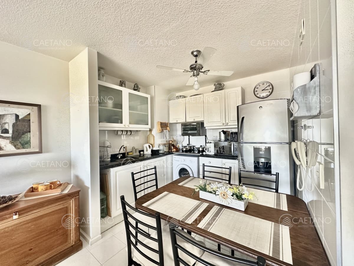 Venta apartamento 3 dormitorios. Playa mansa, Punta del Este.