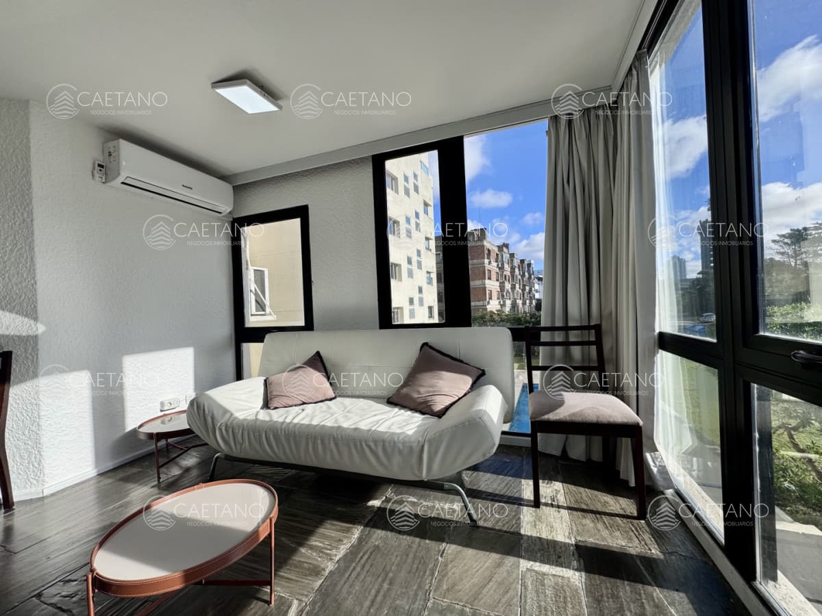 Venta apartamento de dos dormitorios, Playa Brava - Punta del Este