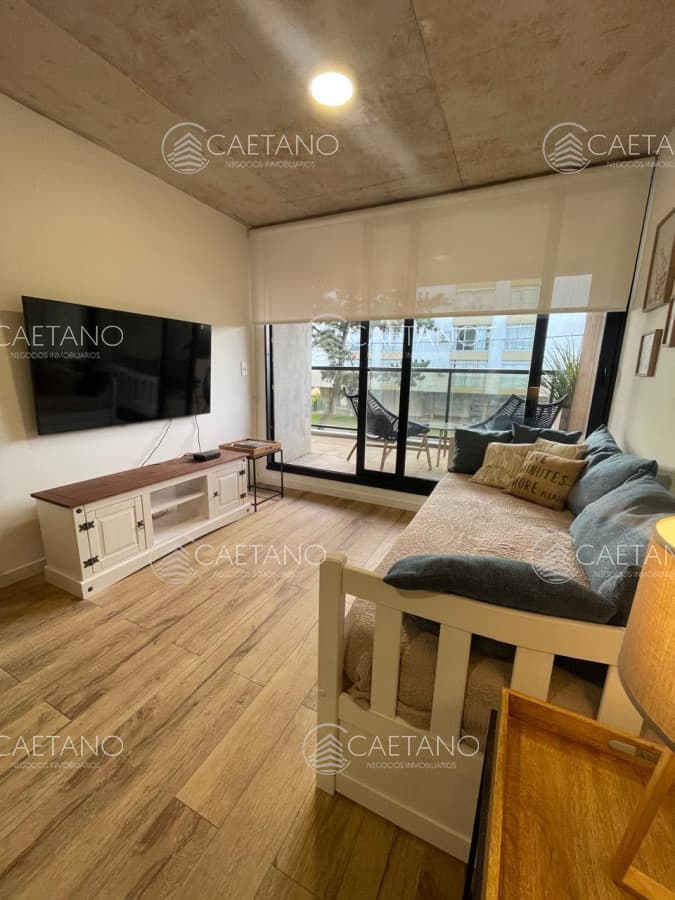 Venta apartamento 2 dormitorios. Playa mansa, Punta del Este.