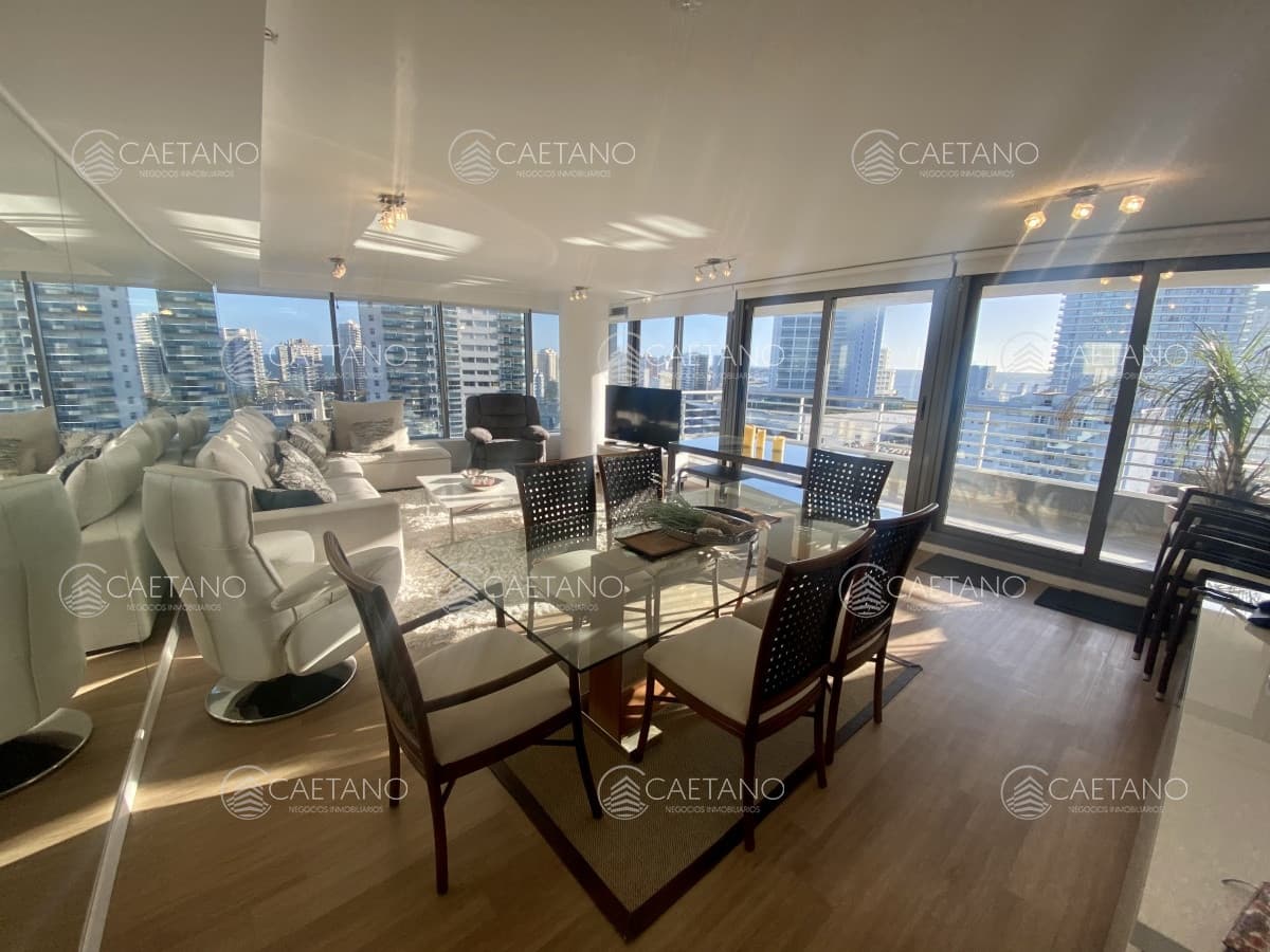 Venta apartamento 3 dormitorios. Playa mansa, Punta del Este