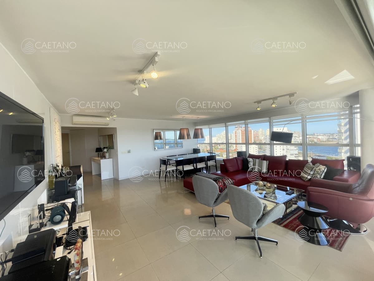 Venta Departamento - 3 dormitorios + servicio - Punta Del Este -  Playa Mansa